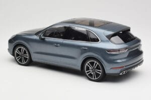 Porsche Cayenne 958 Turbo S Blue Metallic Minichamps 1:18 155066071 Kovina – slika 5 od 6