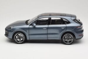 Porsche Cayenne 958 Turbo S Blue Metallic Minichamps 1:18 110066070 Kovina – slika 4 od 8
