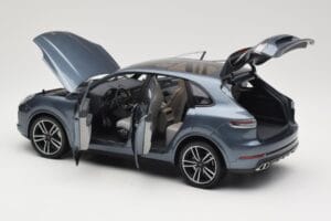 Porsche Cayenne 958 Turbo S Blue Metallic Minichamps 1:18 110066070 Kovina – slika 5 od 8