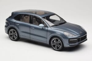 Porsche Cayenne 958 Turbo S Blue Metallic Minichamps 1:18 110066070 Kovina – slika 6 od 8