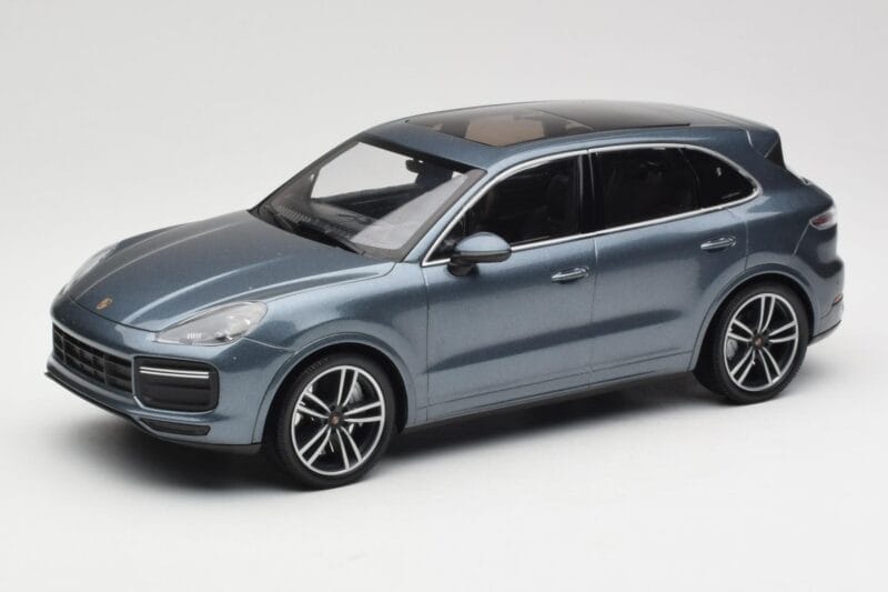 Porsche Cayenne 958 Turbo S Blue Metallic Minichamps 1:18 155066071 Kovina