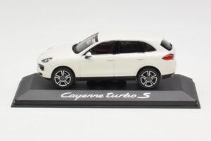 Porsche Cayenne 958 Turbo S Bel Minichamps 1:43 WAP0200220C Kovina