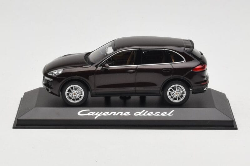 Porsche Cayenne 958 Diesel Acajou Brown Minichamps 1:43 WAP0200030E Kovina