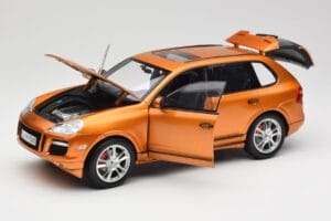 Porsche Cayenne GTS Lava Orange Norev 1:18 187535 Kovina – slika 2 od 8