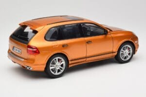 Porsche Cayenne GTS Lava Orange Norev 1:18 187535 Kovina – slika 3 od 8