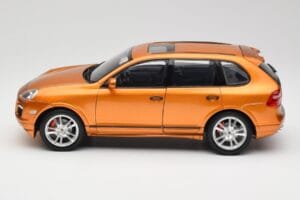 Porsche Cayenne GTS Lava Orange Norev 1:18 187535 Kovina – slika 4 od 8