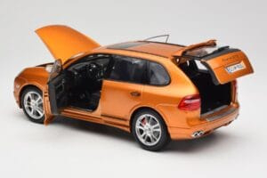 Porsche Cayenne GTS Lava Orange Norev 1:18 187535 Kovina – slika 5 od 8