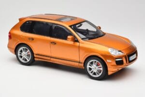Porsche Cayenne GTS Lava Orange Norev 1:18 187535 Kovina – slika 6 od 8