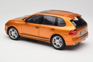 Porsche Cayenne GTS Lava Orange Norev 1:18 187535 Kovina – slika 7 od 8
