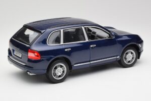Porsche Cayenne S 9PA Dark Sea Modra Metalik Maisto 1:18 31635 Kovina – slika 3 od 8