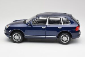 Porsche Cayenne S 9PA Dark Sea Modra Metalik Maisto 1:18 31635 Kovina – slika 4 od 8