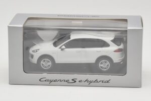 Porsche Cayenne 958 S e-Hybrid Bel Minichamps 1:43 WAP0200040E Kovina – slika 4 od 4