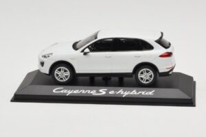 Porsche Cayenne 958 S e-Hybrid Bel Minichamps 1:43 WAP0200040E Kovina