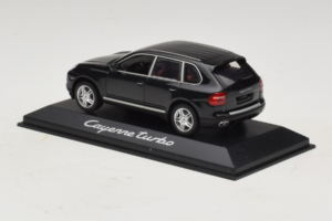 Porsche Cayenne Turbo Dark Green Metallic Minichamps 1:43 WAP02061117 Kovina – slika 3 od 5