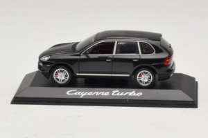 Porsche Cayenne Turbo Dark Green Metallic Minichamps 1:43 WAP02061117 Kovina