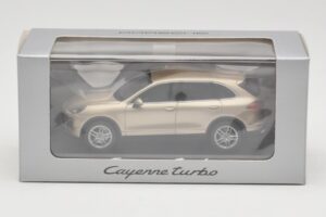 Porsche Cayenne 958 Turbo Zlata Minichamps 1:43 WAP0200050E Kovina – slika 4 od 4