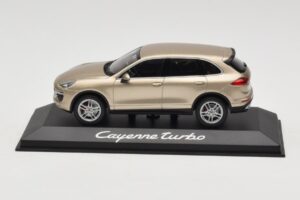 Porsche Cayenne 958 Turbo Zlata Minichamps 1:43 WAP0200050E Kovina