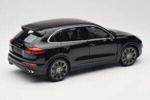 Porsche Cayenne Turbo S 958 Black Metallic Minichamps 1:18 110064000 Kovina – slika 3 od 8