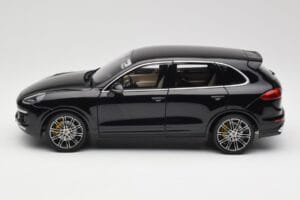 Porsche Cayenne Turbo S 958 Black Metallic Minichamps 1:18 110064000 Kovina – slika 4 od 8