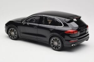Porsche Cayenne Turbo S 958 Black Metallic Minichamps 1:18 110064000 Kovina – slika 7 od 8