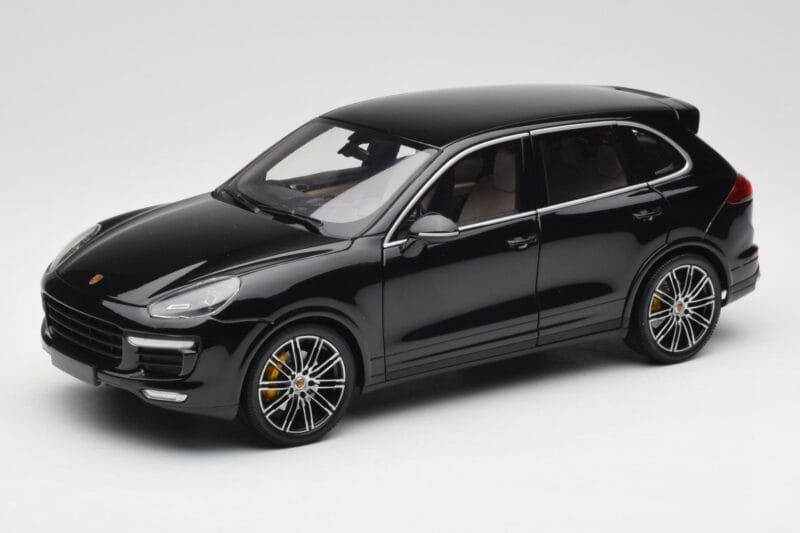Porsche Cayenne Turbo S 958 Black Metallic Minichamps 1:18 110064000 Kovina