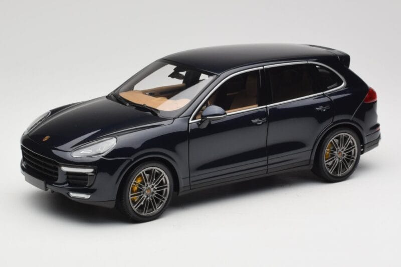 Porsche Cayenne Turbo S 958 Blue Metallic Minichamps 1:18 110064001 Kovina