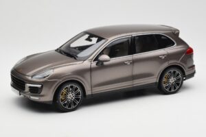 Porsche Cayenne E2 Turbo S Umbra Metalik Minichamps 1:18 WAP0213020F Kovina