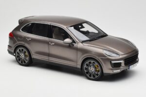 Porsche Cayenne E2 Turbo S Umbra Metalik Minichamps 1:18 WAP0213020F Kovina – slika 6 od 8