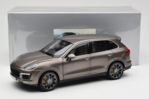 Porsche Cayenne E2 Turbo S Umbra Metalik Minichamps 1:18 WAP0213020F Kovina – slika 8 od 8