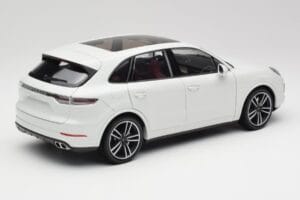 Porsche Cayenne 9YA Turbo Bela Metallic Minichamps 1:18 155042560 Kovina – slika 3 od 8