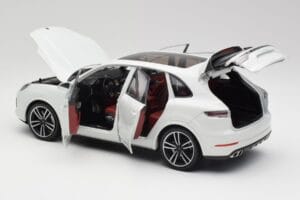 Porsche Cayenne 9YA Turbo Bela Metallic Minichamps 1:18 155042560 Kovina – slika 5 od 8