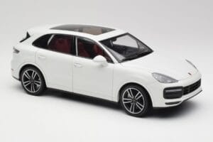Porsche Cayenne 9YA Turbo Bela Metallic Minichamps 1:18 155042560 Kovina – slika 6 od 8