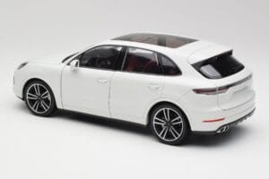Porsche Cayenne 9YA Turbo Bela Metallic Minichamps 1:18 155042560 Kovina – slika 7 od 8