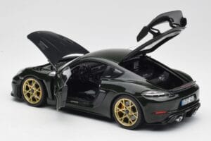 Porsche Cayman GT4 RS 982 Weissach Package Brewster Green Norev 1:18 187250 Kovina – slika 5 od 8