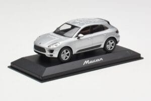 Porsche Macan 95B Silver Grey Metallic Prototip Minichamps 1:43 WAP0201540E Kovina – slika 2 od 4