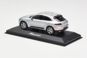 Porsche Macan 95B Silver Grey Metallic Prototip Minichamps 1:43 WAP0201540E Kovina – slika 3 od 4