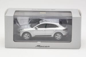 Porsche Macan 95B Silver Grey Metallic Prototip Minichamps 1:43 WAP0201540E Kovina – slika 4 od 4