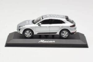 Porsche Macan 95B Silver Grey Metallic Prototip Minichamps 1:43 WAP0201540E Kovina