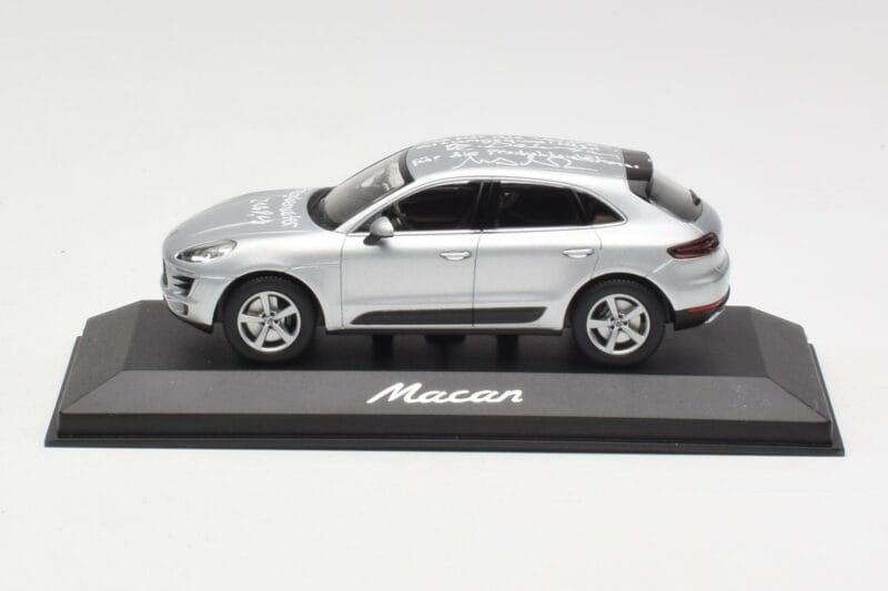 Porsche Macan 95B Silver Grey Metallic Prototip Minichamps 1:43 WAP0201540E Kovina