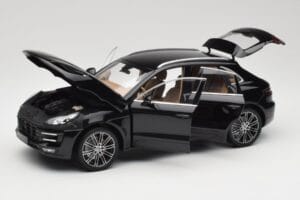 Porsche Macan Turbo 95B Black Metallic Minichamps 1:18 110062502 Kovina – slika 2 od 8