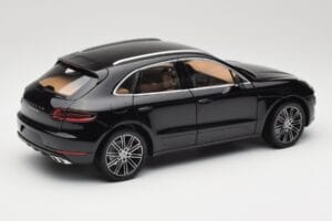 Porsche Macan Turbo 95B Black Metallic Minichamps 1:18 110062502 Kovina – slika 3 od 8