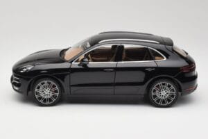 Porsche Macan Turbo 95B Black Metallic Minichamps 1:18 110062502 Kovina – slika 4 od 8