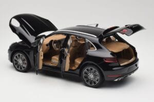 Porsche Macan Turbo 95B Black Metallic Minichamps 1:18 110062502 Kovina – slika 5 od 8