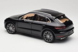 Porsche Macan Turbo 95B Black Metallic Minichamps 1:18 110062502 Kovina – slika 7 od 8