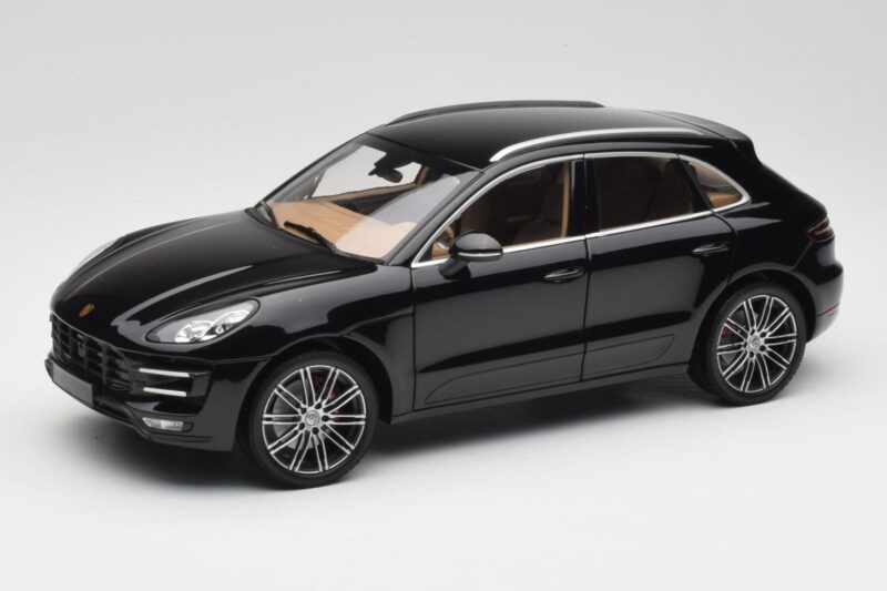 Porsche Macan Turbo 95B Black Metallic Minichamps 1:18 110062502 Kovina