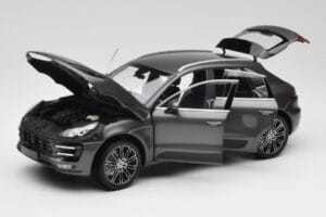 Porsche Macan Turbo 95B Grey Metallic Minichamps 1:18 110062501 Kovina – slika 2 od 8