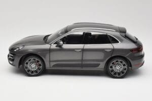 Porsche Macan Turbo 95B Grey Metallic Minichamps 1:18 110062501 Kovina – slika 4 od 8