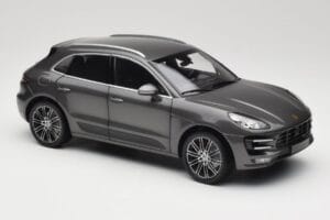 Porsche Macan Turbo 95B Grey Metallic Minichamps 1:18 110062501 Kovina – slika 6 od 8