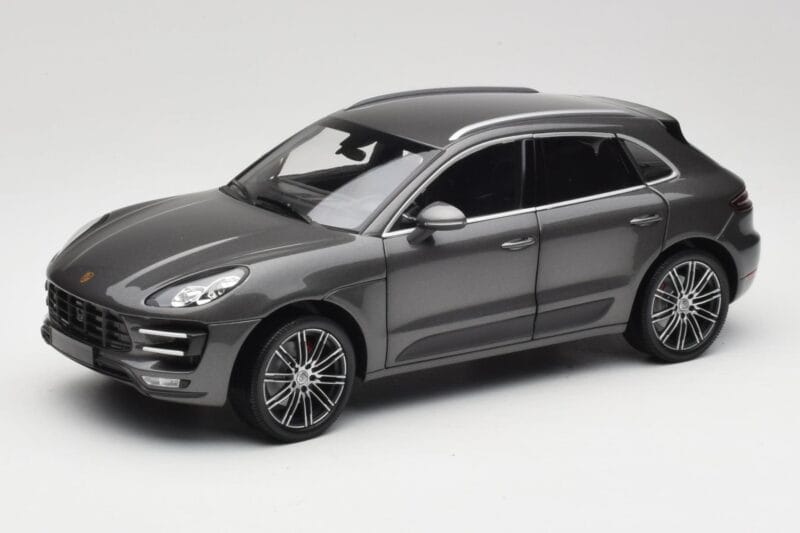 Porsche Macan Turbo 95B Grey Metallic Minichamps 1:18 110062501 Kovina