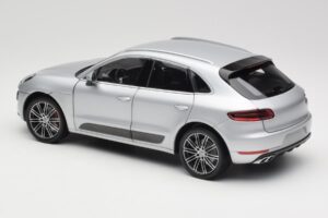 Porsche Macan Turbo 95B Srebrna Minichamps 1:18 110062504 Kovina – slika 5 od 8